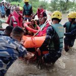 सर्लाहीमा सशस्त्र प्रहरीद्वारा बाढीमा फसेका १० जनाको उद्धार   